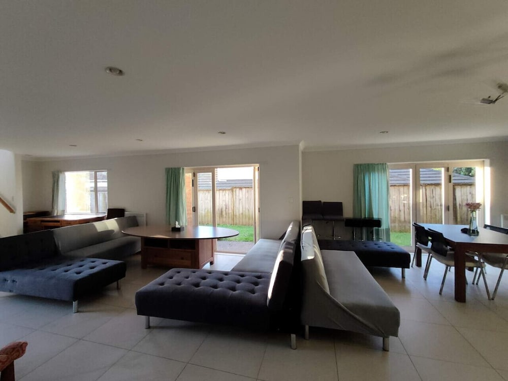 5 Bedroom House at 82A Richardson Road