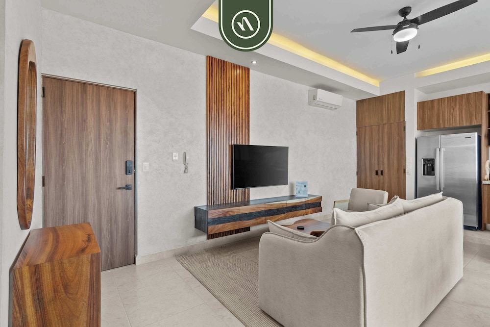 Luxury 2 BR - Downtown - Pool - Sunset in Terrace