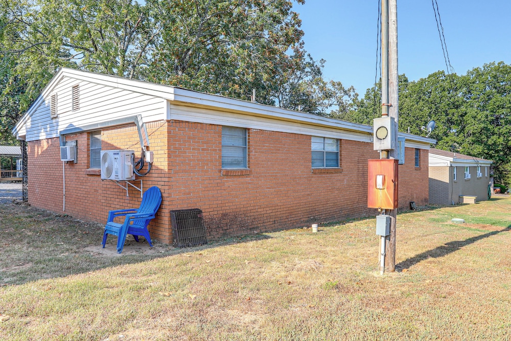 Shared Dock & Yard: Greers Ferry Lake Home!