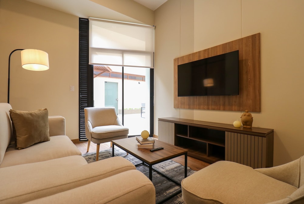 w Beautiful 2BR w Terrace Near Kennedy Park