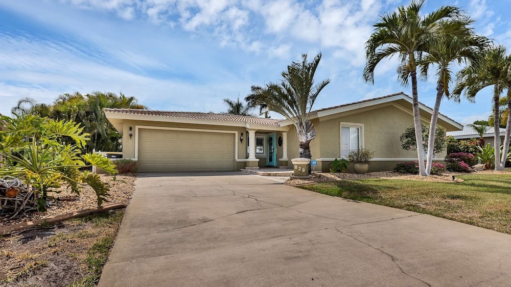 Punta Gorda Isles 3 Bedroom Private Pool+Spa Home on Canal 3 Home