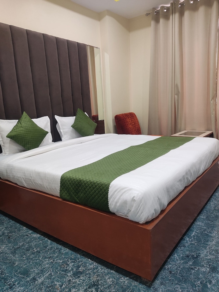 Holiday Inn Guest House