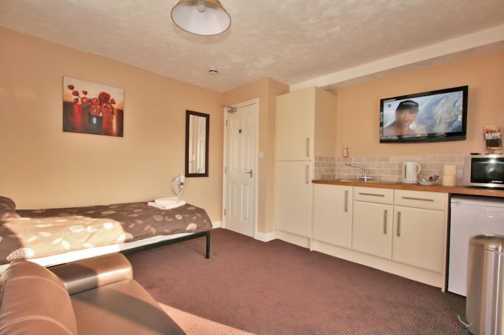 Central Studios Tennyson Road view 5