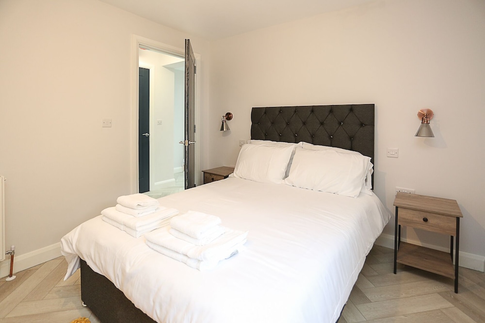 No 1 Luxury Service Accommodation view 4