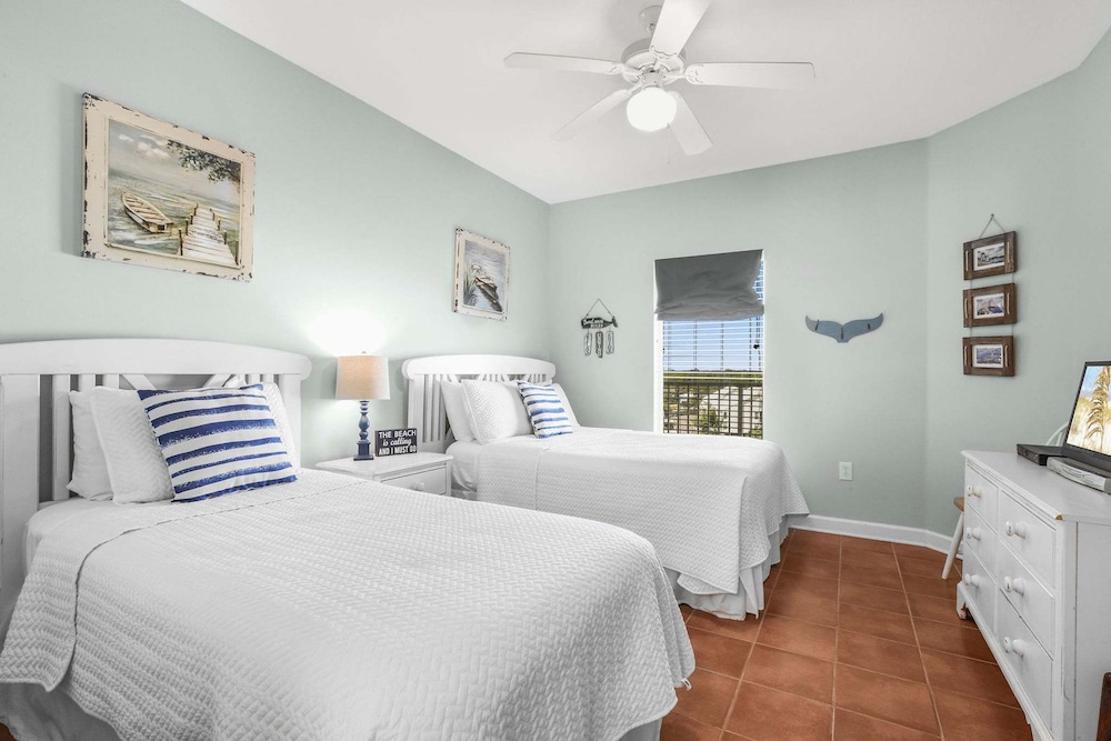 Admirals Quarters 508- Luxury Beachfront Condo 3 Bedrooms 3 Baths 5th Floor
