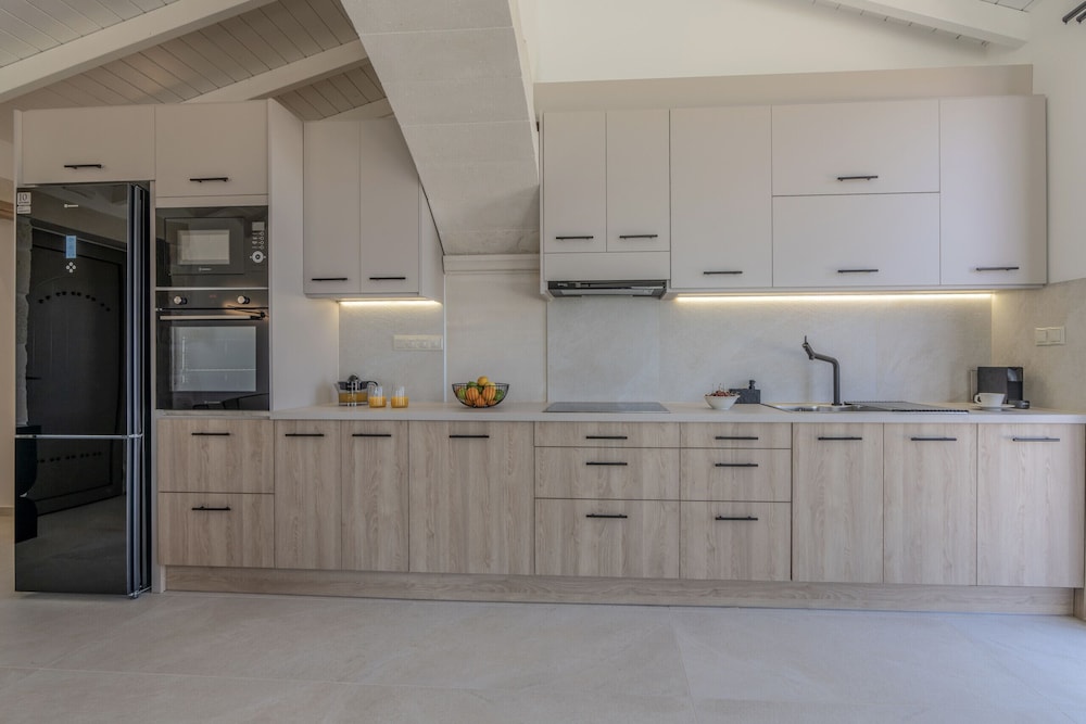 Luxury Villa Maximus - With Private Heated Pool