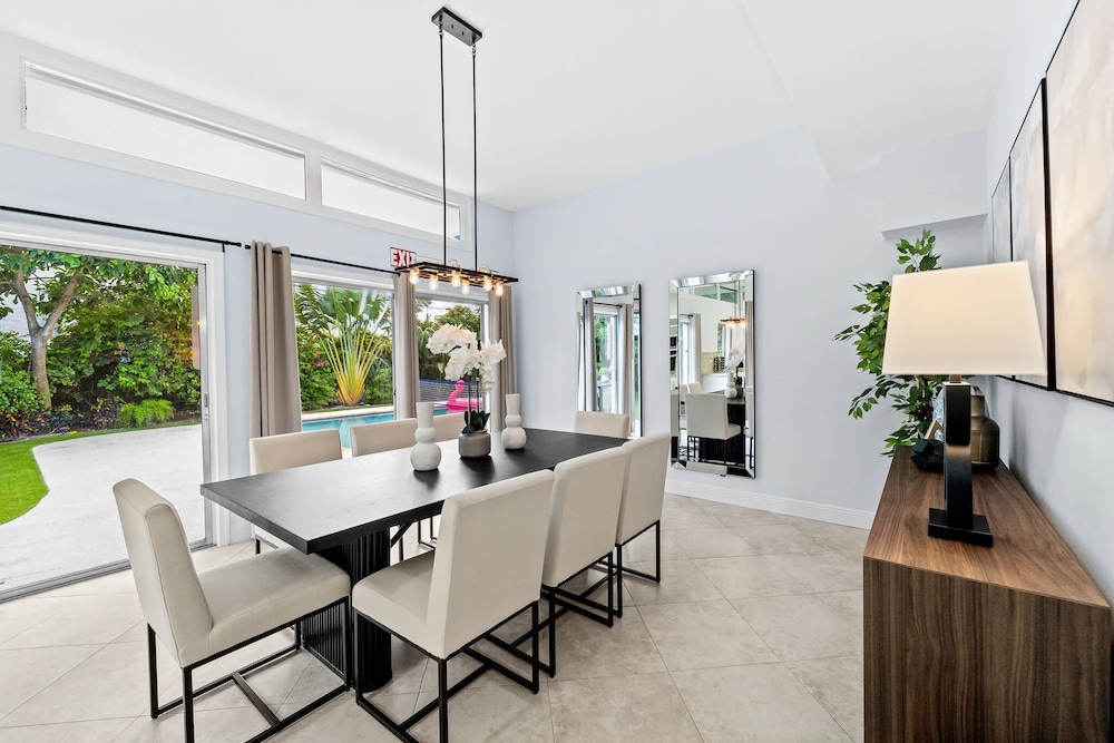 4BR Intracoastal Retreat With Pool, Games & More!