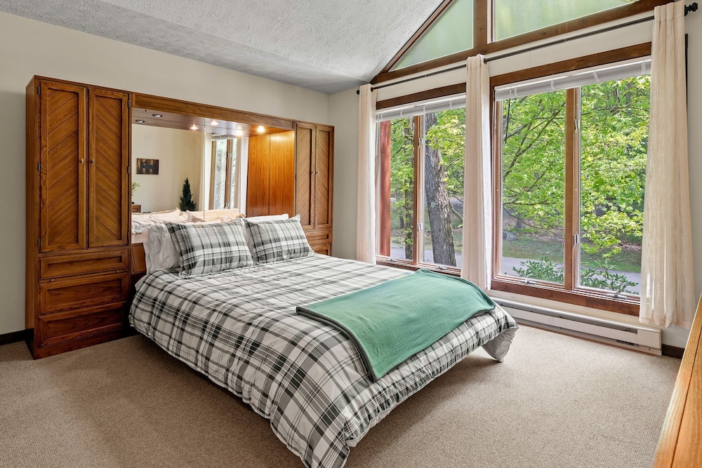 Doe s Delight by Avantstay Peaceful Lake Retreat