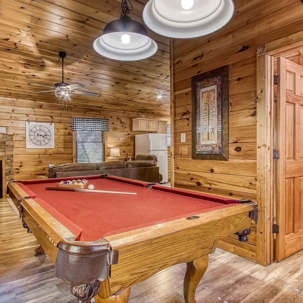 Dog Friendly Romantic Mtn Getaway Hot Tub Pool view 5