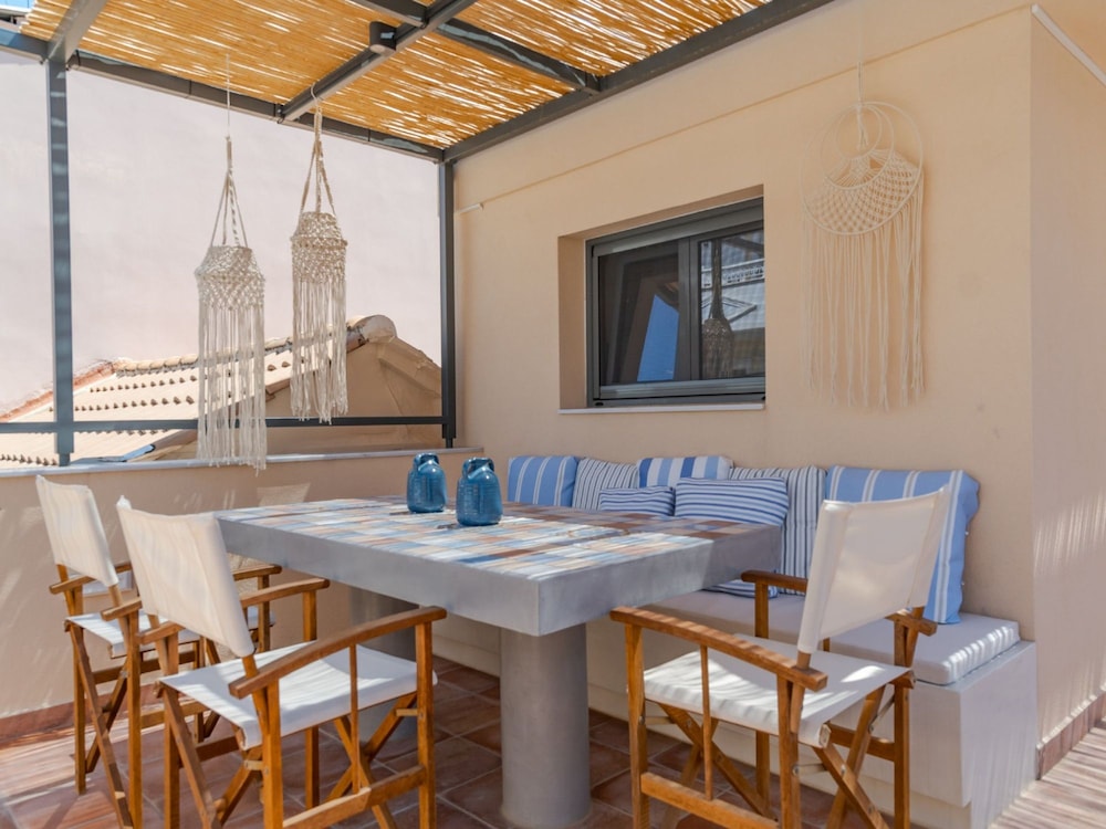 Elegant City Apartment - 250m From Solomos Square