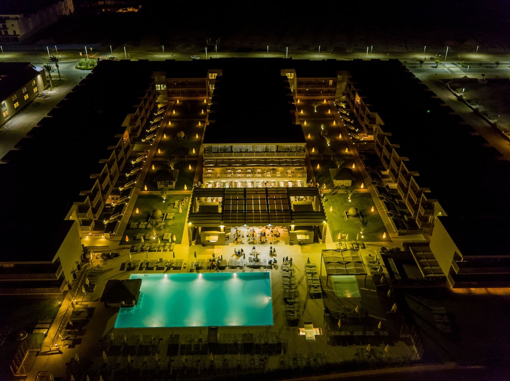 Hotel Oasis Salinas Sea