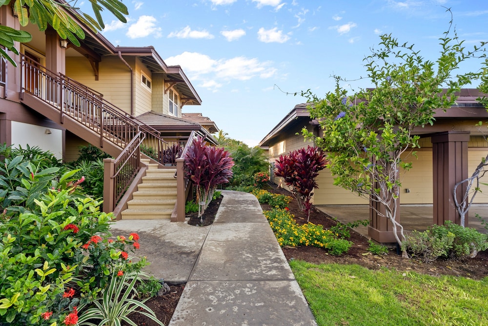 Peaceful Hawaiian Condo w Upscale Amenities - Near Dolphin Quest - Pool!- Vrkcv