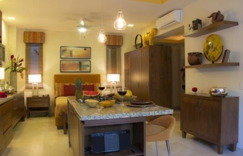 ROMANTIC ZONE V177 STUDIO