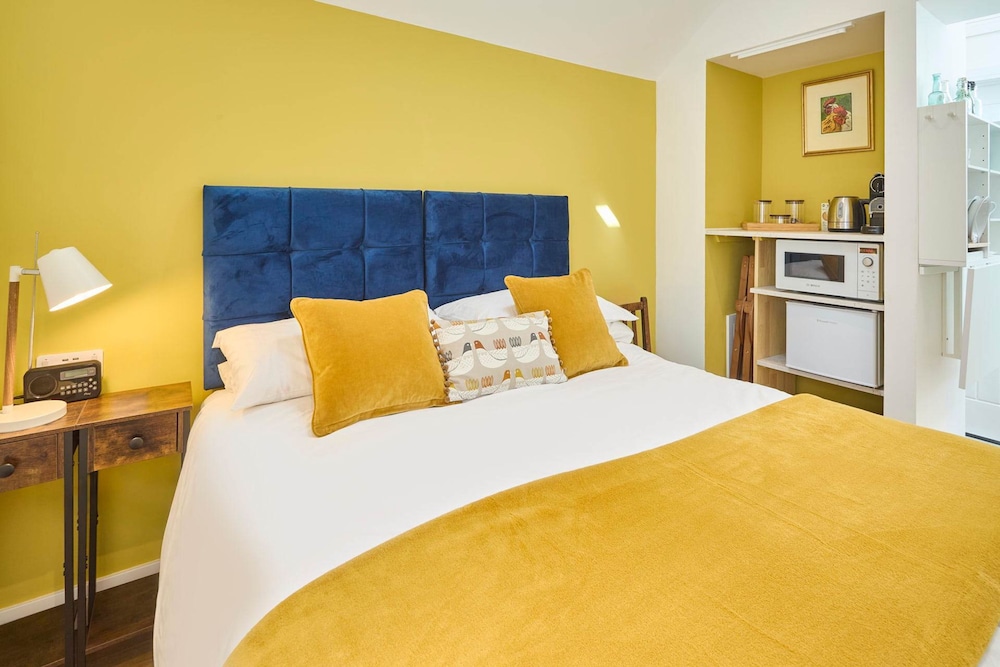 Host Stay Garden Studio