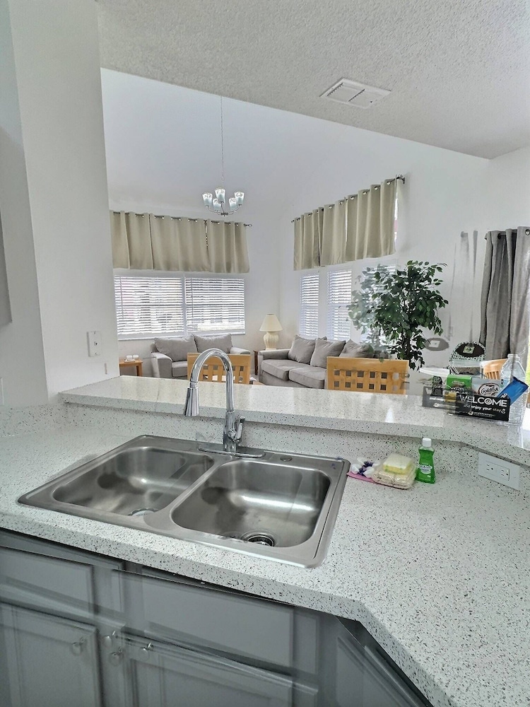 3BR Townhome Lake Berkley - Near Disney