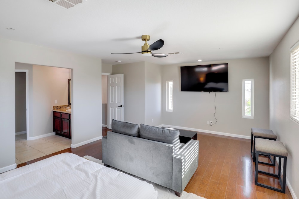 7 Mi to Fremont Street: Spacious Vegas Home!