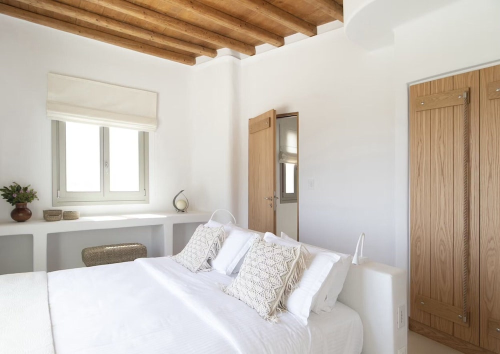 Serene Villa With Terrace and Views