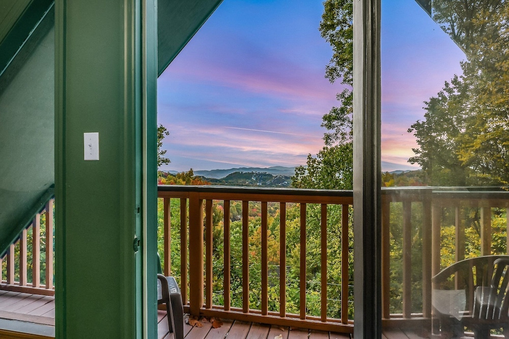 Smoky Mountain Bliss 2 Bedroom Cabin