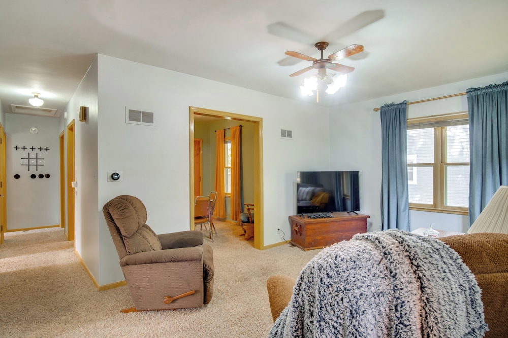 Deck & Spacious Yard: Family Home in Rock Rapids!