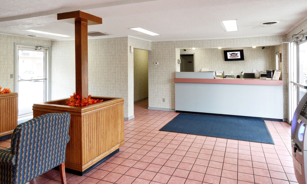 Red Carpet Inn - Louisville