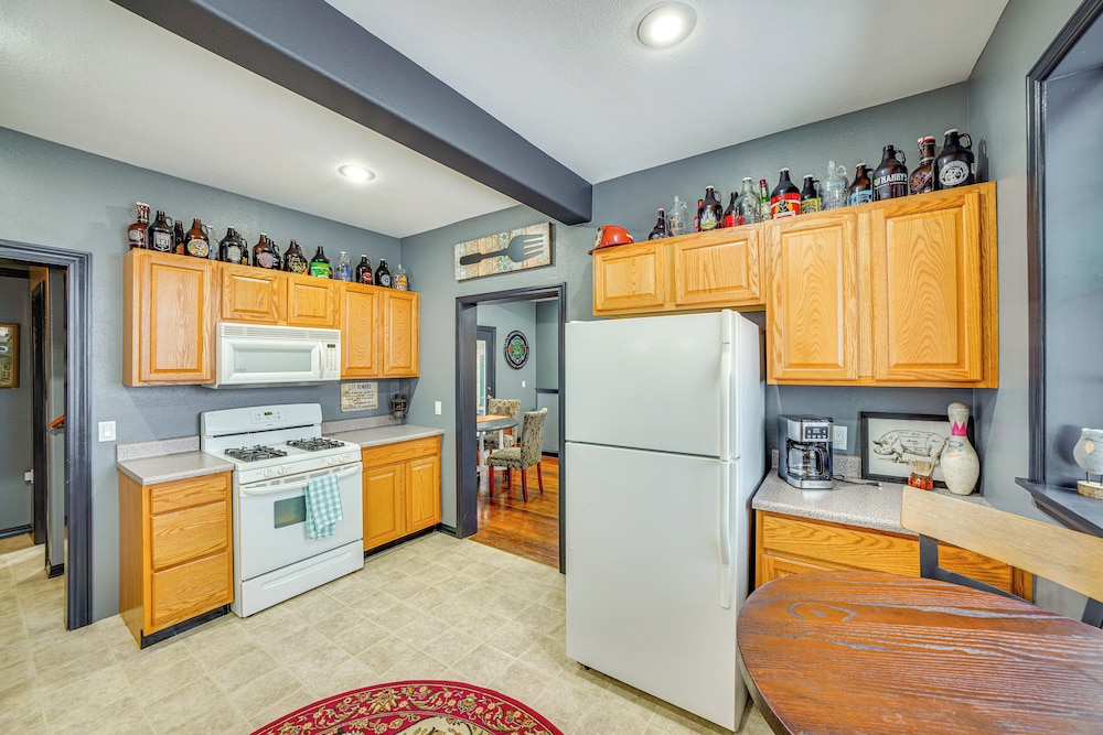 13 Mi to Skiing: Downtown Wallace Home w/ Deck