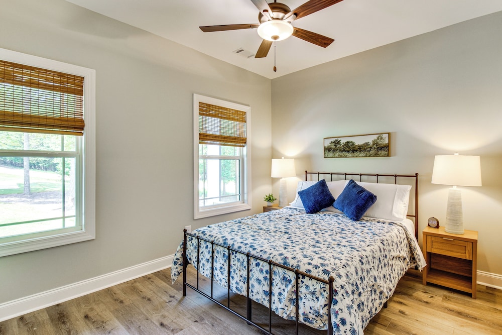 Boat Dock + Lake Hartwell Access: Family Getaway!