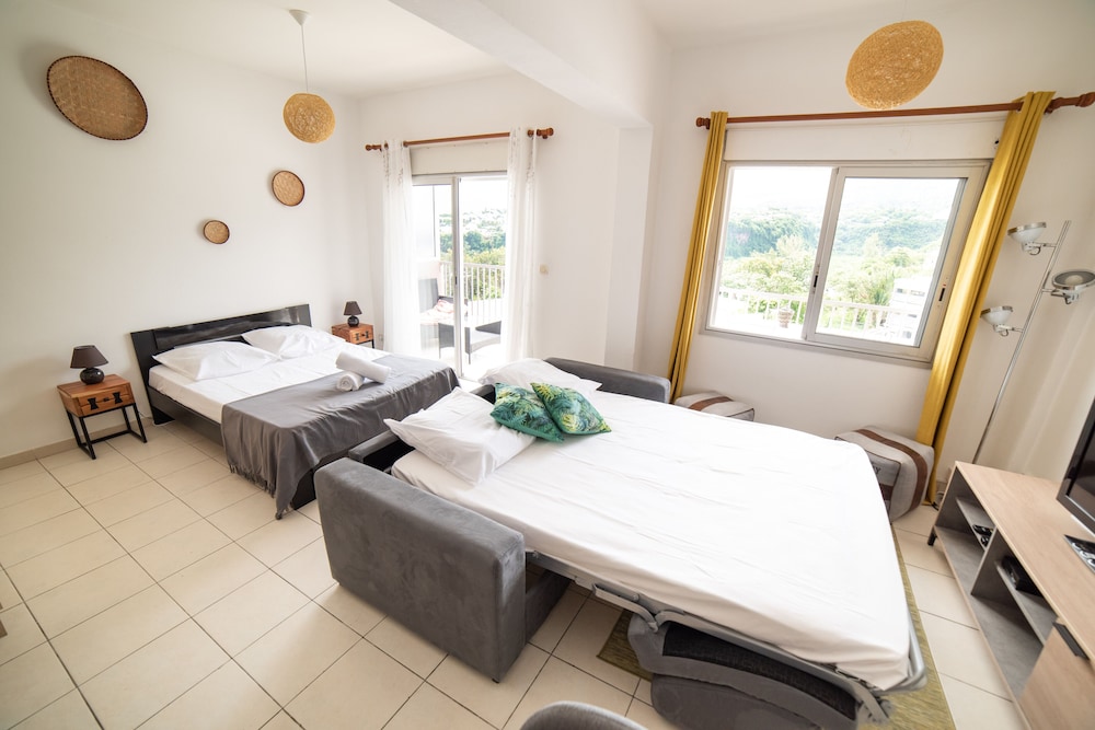 Le Calou, Studio vue Mer et Montagne, Sainte-Clotilde, Keylodge Réunion view 3