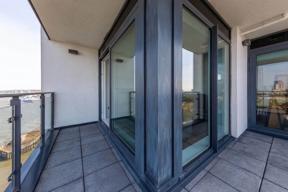2BD Flat Overlooking the River Thames! - Greenwich