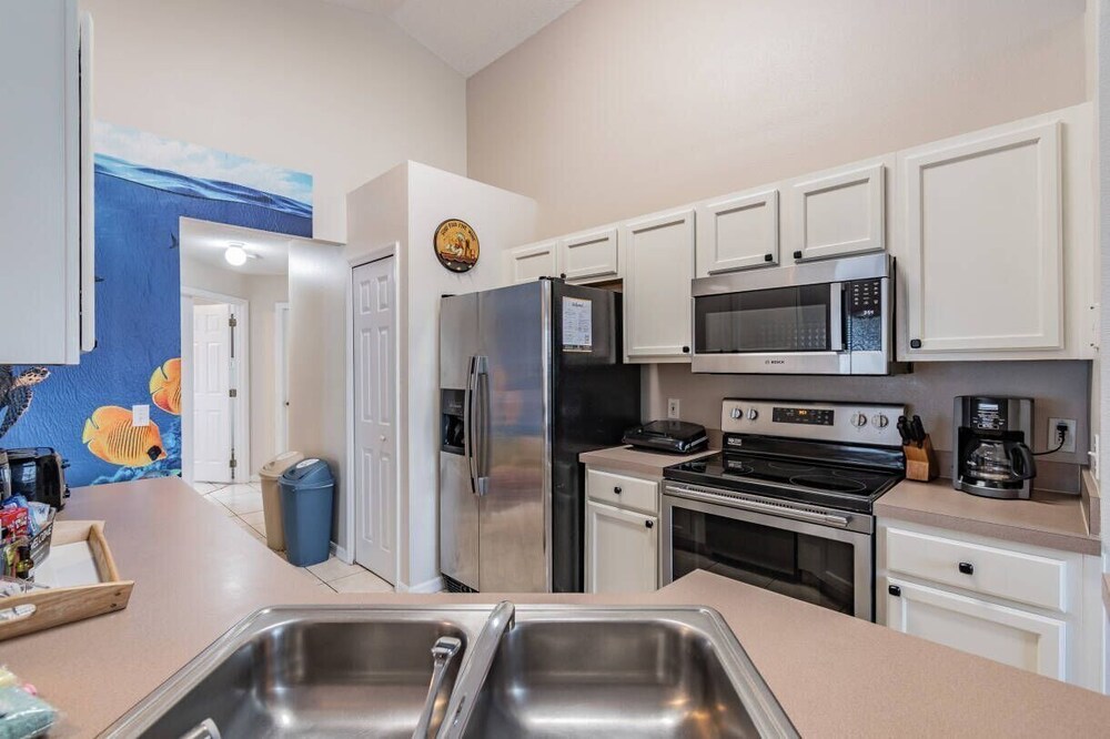 4BR Lake Berkley Home w/ Private Pool
