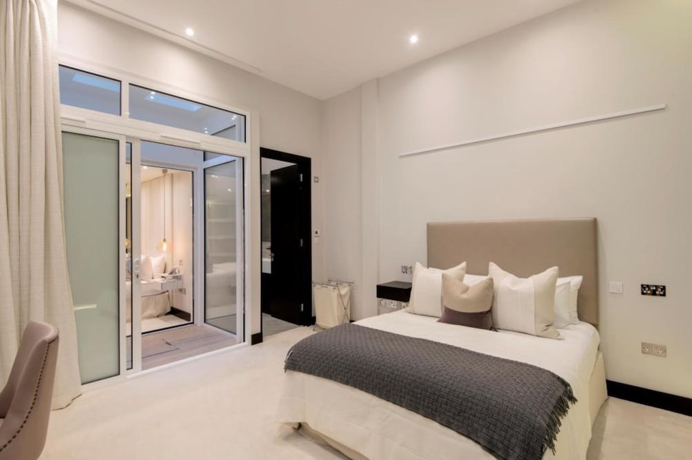 Stunning 5-bed House in London