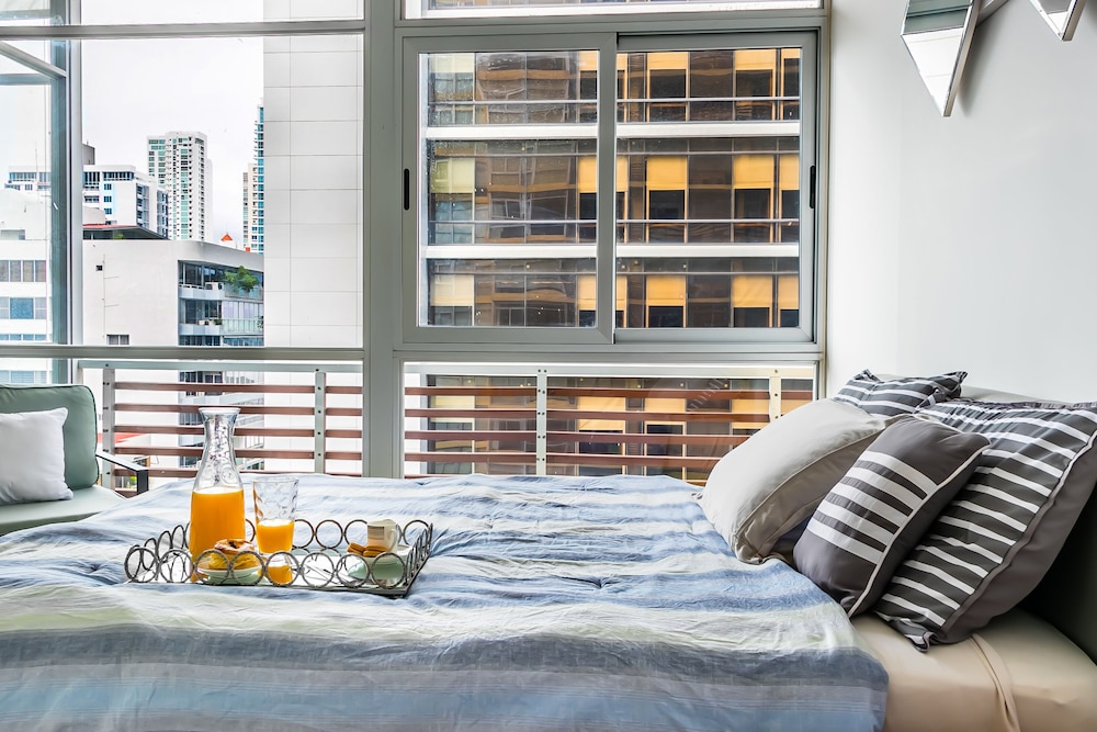 Modern Condo City Center view 3