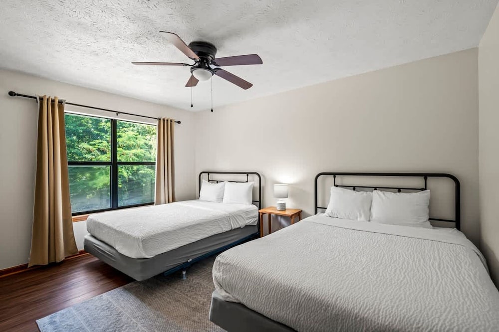 Sleeps 6 Indoor Pool 10 Mins to Dollywood