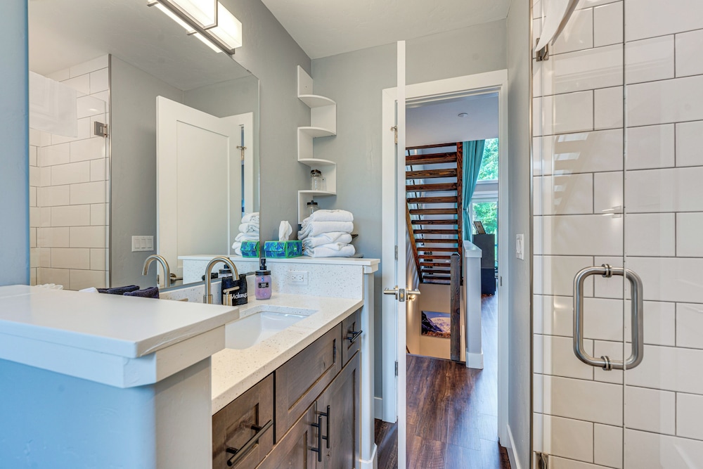 Ski-in/ski-out Gemini Lift Access! Home w/ Hot Tub