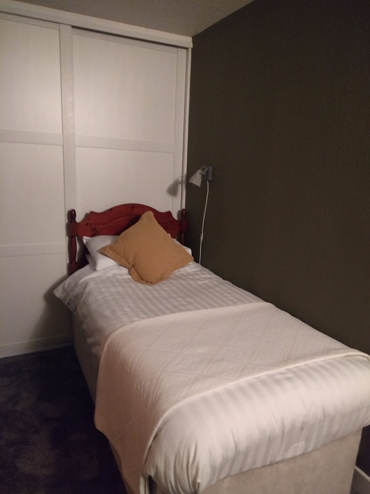 Braeburn Guest House / B&B
