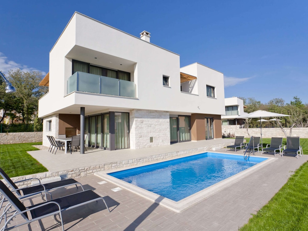 Villa in Novigrad With Pool & Rooftop Terrace view 5