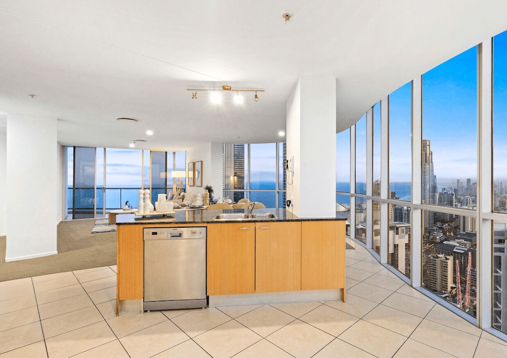 Level 45 Luxury Sub-Penthouse in Surfers