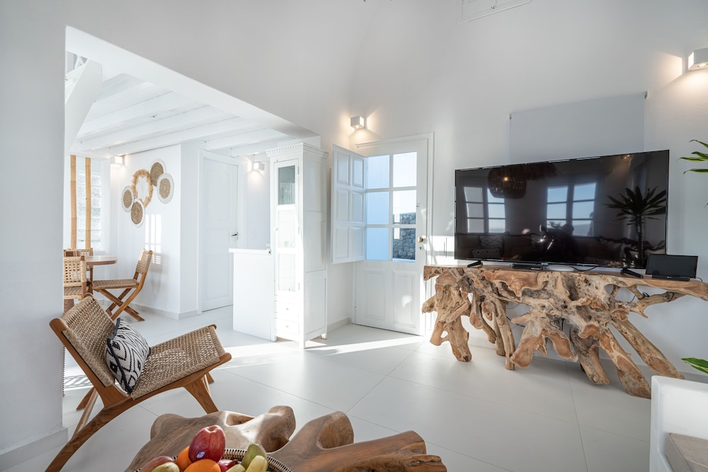 Oia Sunset Villas