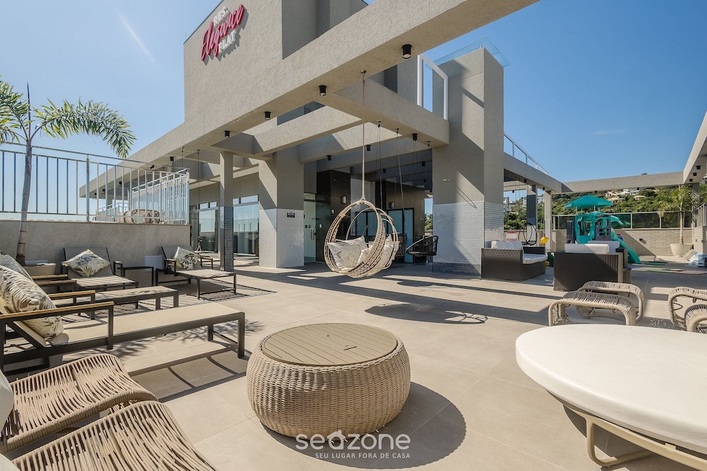 Your Exclusive Stay With Pool and Jacuzzi Just 500 Meters From the Beach - ELF
