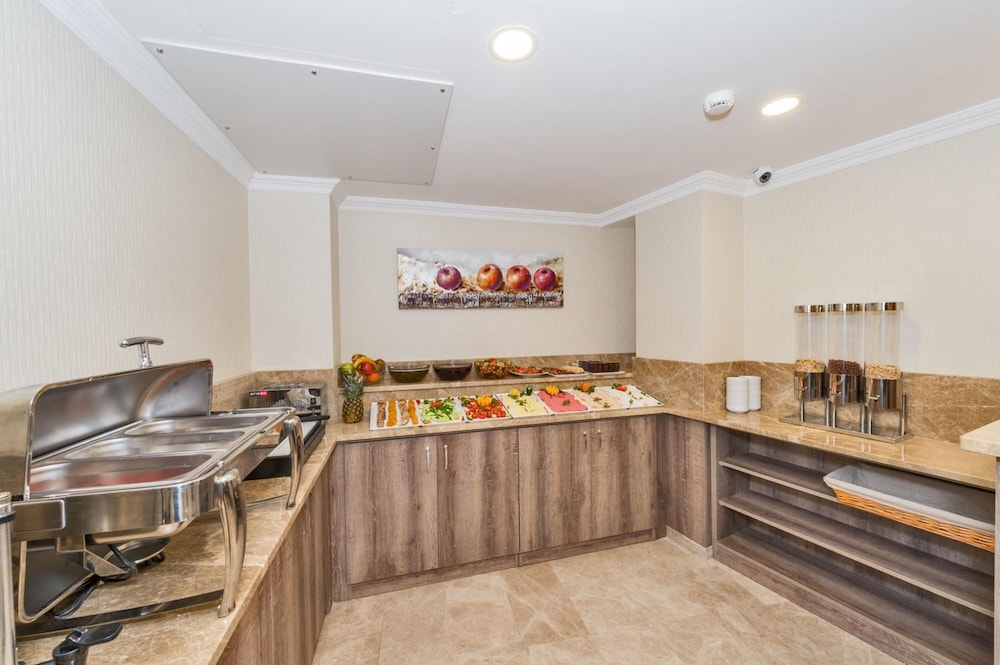 Alphonse Otel - Image 33