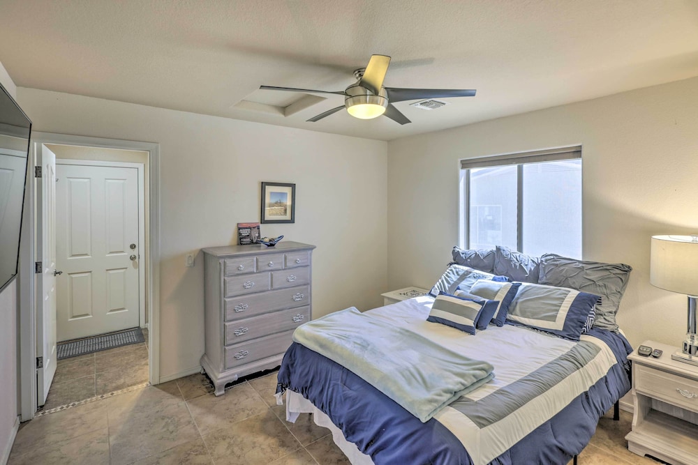 2 Mi to London Bridge: Lake Havasu Getaway view 5