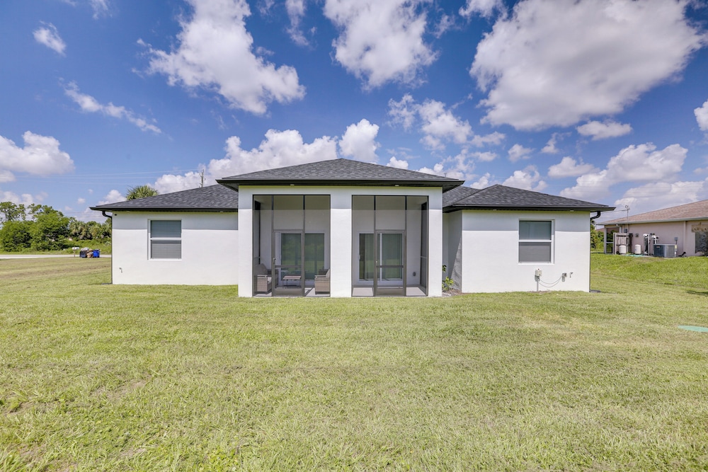 Lehigh Acres Family Getaway w/ Lanai + Golf Nearby