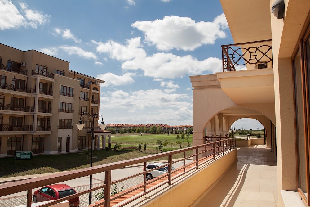 Photo 77