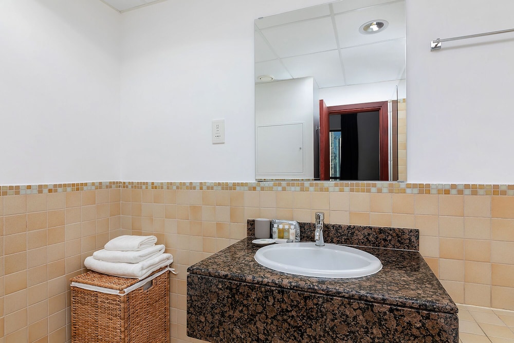 Panoramic Spacious City View 2BR Escape