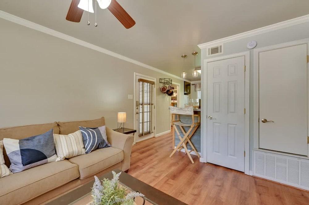 The Homestead Luxury-cozy 2BR Apartments Near SFA