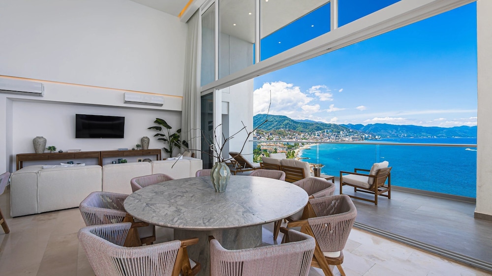 4BR Luxury Penthouse with Ocean Views