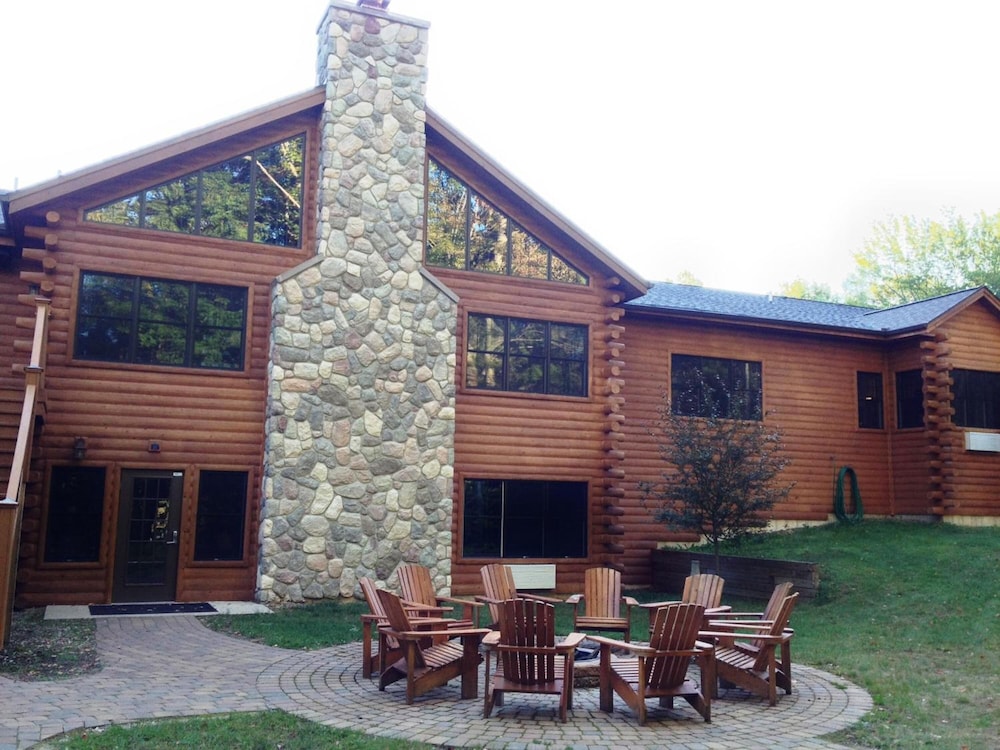 Rockwell Lake Lodge - Property Image 10