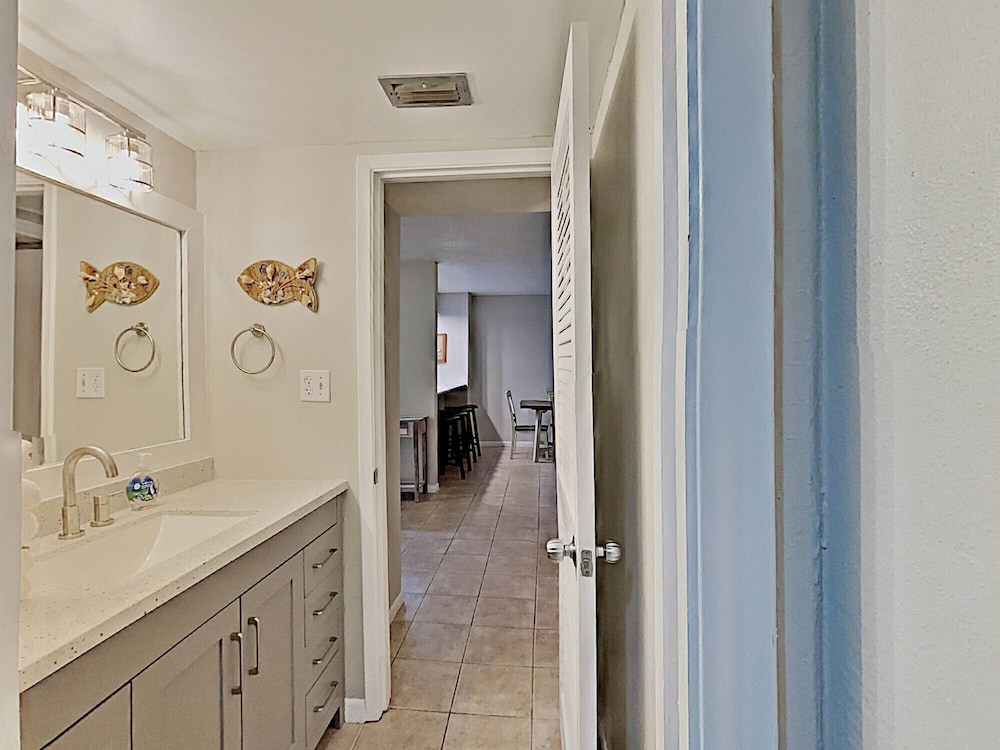 Sabine Yacht & Racquet by Southern Vacation Rentals, photo 4