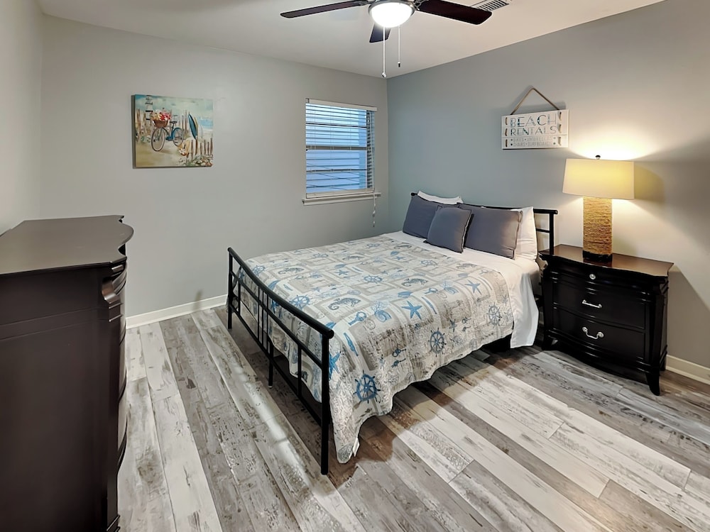 Pleasure Pier Retreat Manor by Ryson Vacation Rentals