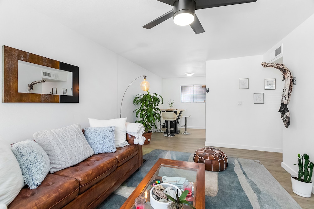 Citrus Blossom 1BR Condo with Pool view 5