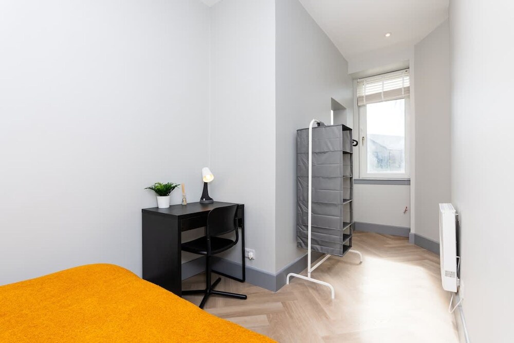1 Bedroom Apartment-free Parking